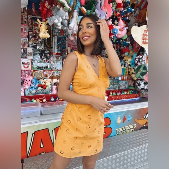 Vero Moda eyelet mini dress with cross back - Picture 3 of 12